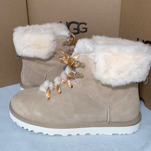 - UGG CLASSIC MINI ALPINE LACE